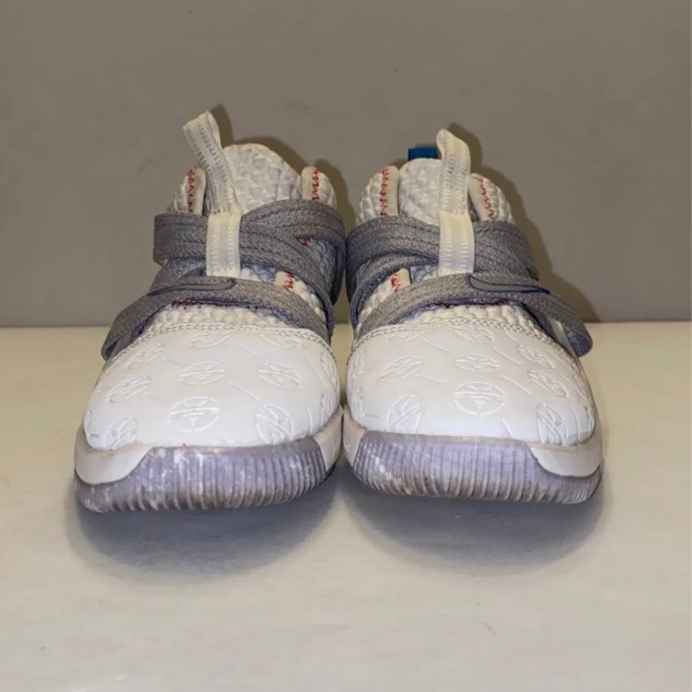 Nike shoes - Picture 8 of 8